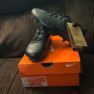 NWT and in box boy soccer cleats size 2.5